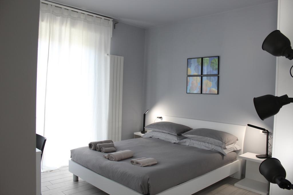 Hotel Le3stanze Borgomanero Esterno foto