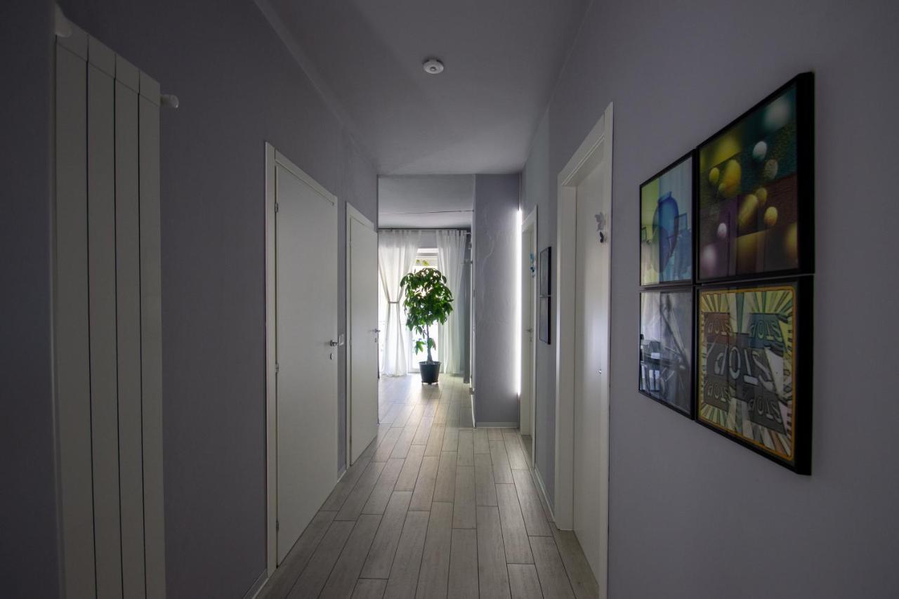 Hotel Le3stanze Borgomanero Esterno foto